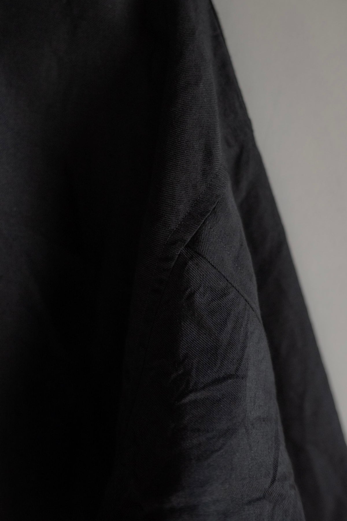JAN-JAN VAN ESSCHE SOIL Jacket #66 in linen wool twill — Black back 08