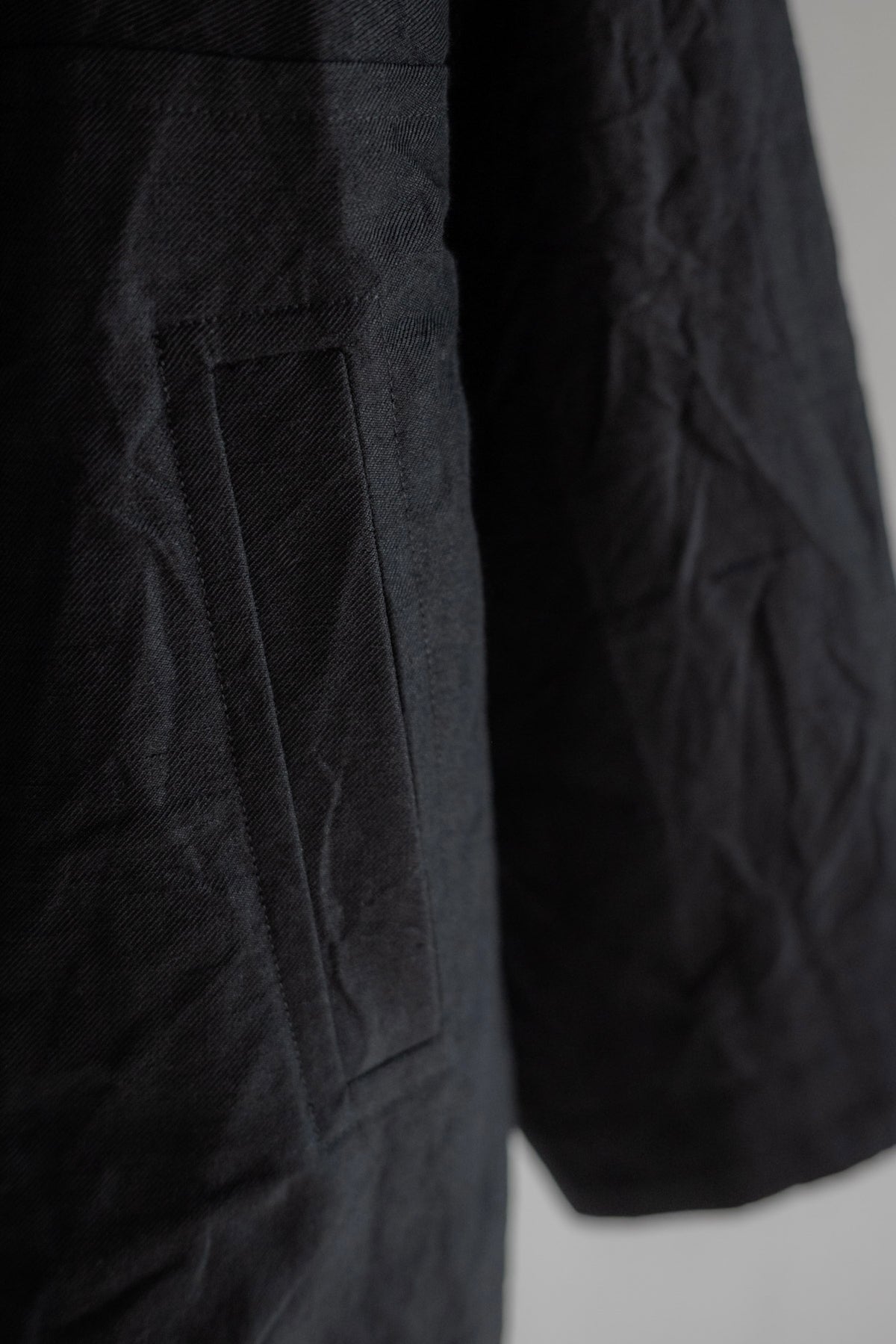 JAN-JAN VAN ESSCHE SOIL Jacket #66 in linen wool twill — Black back 09