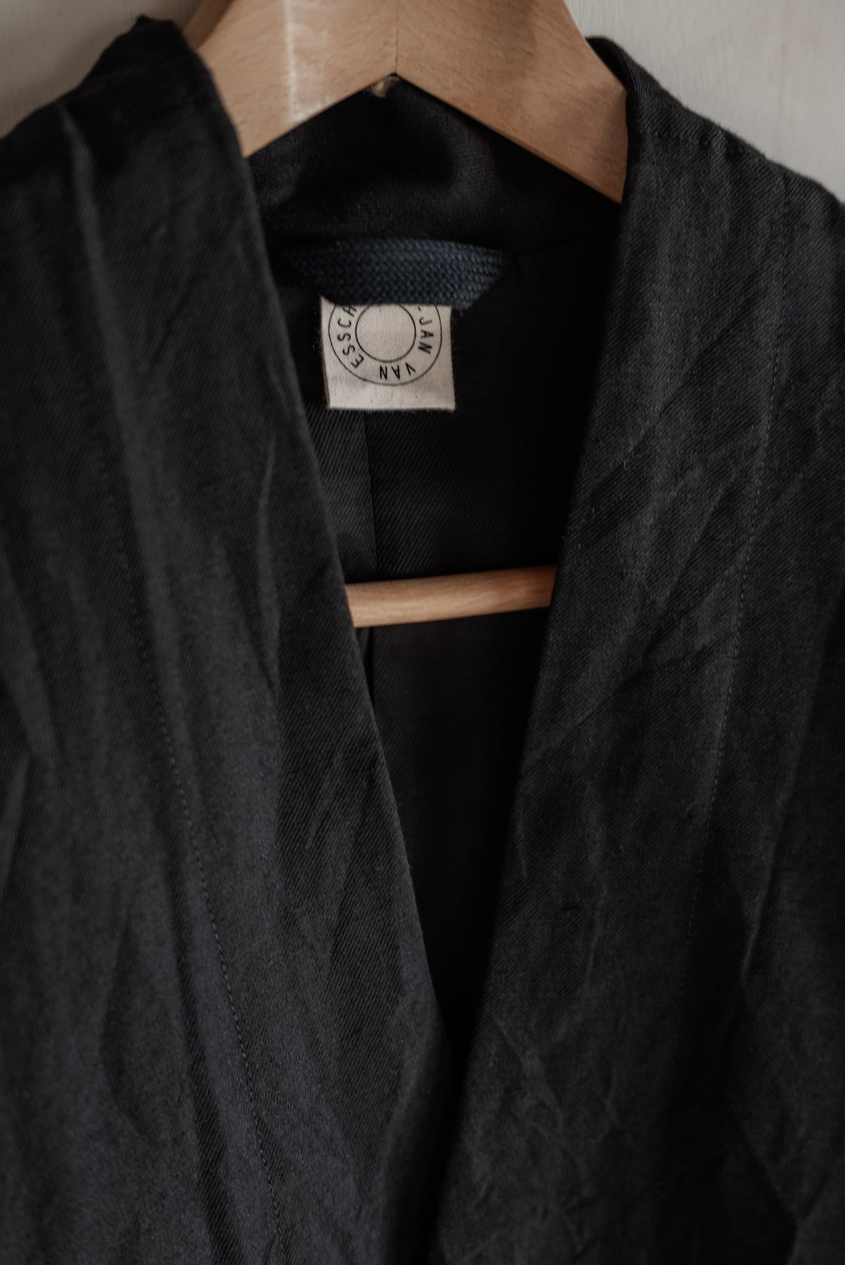 JAN-JAN VAN ESSCHE SOIL Jacket #66 in linen wool twill — Black front 01