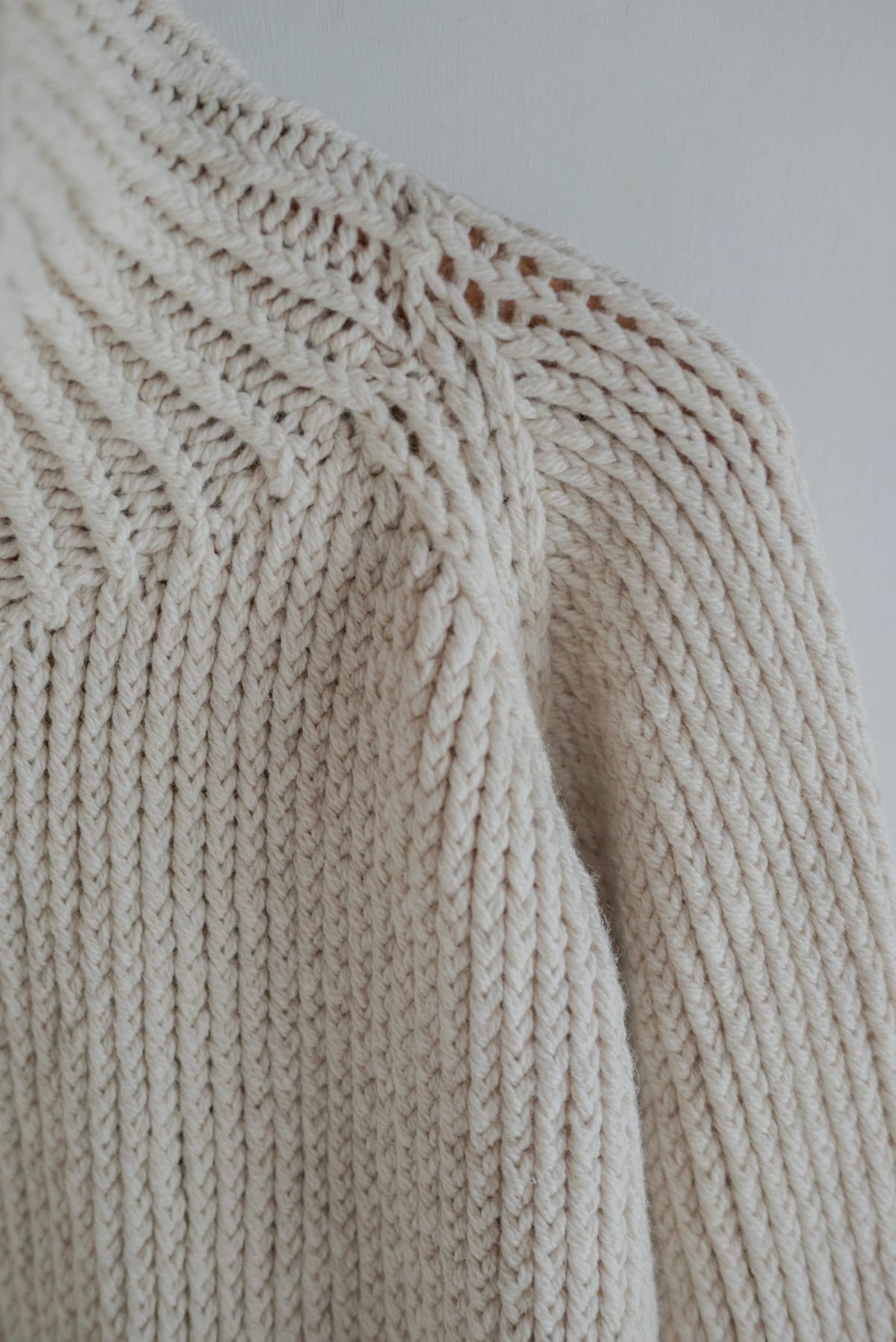 JAN-JAN VAN ESSCHE SOIL KNIT #68 LALIN NATURAL — shoulder knit detail