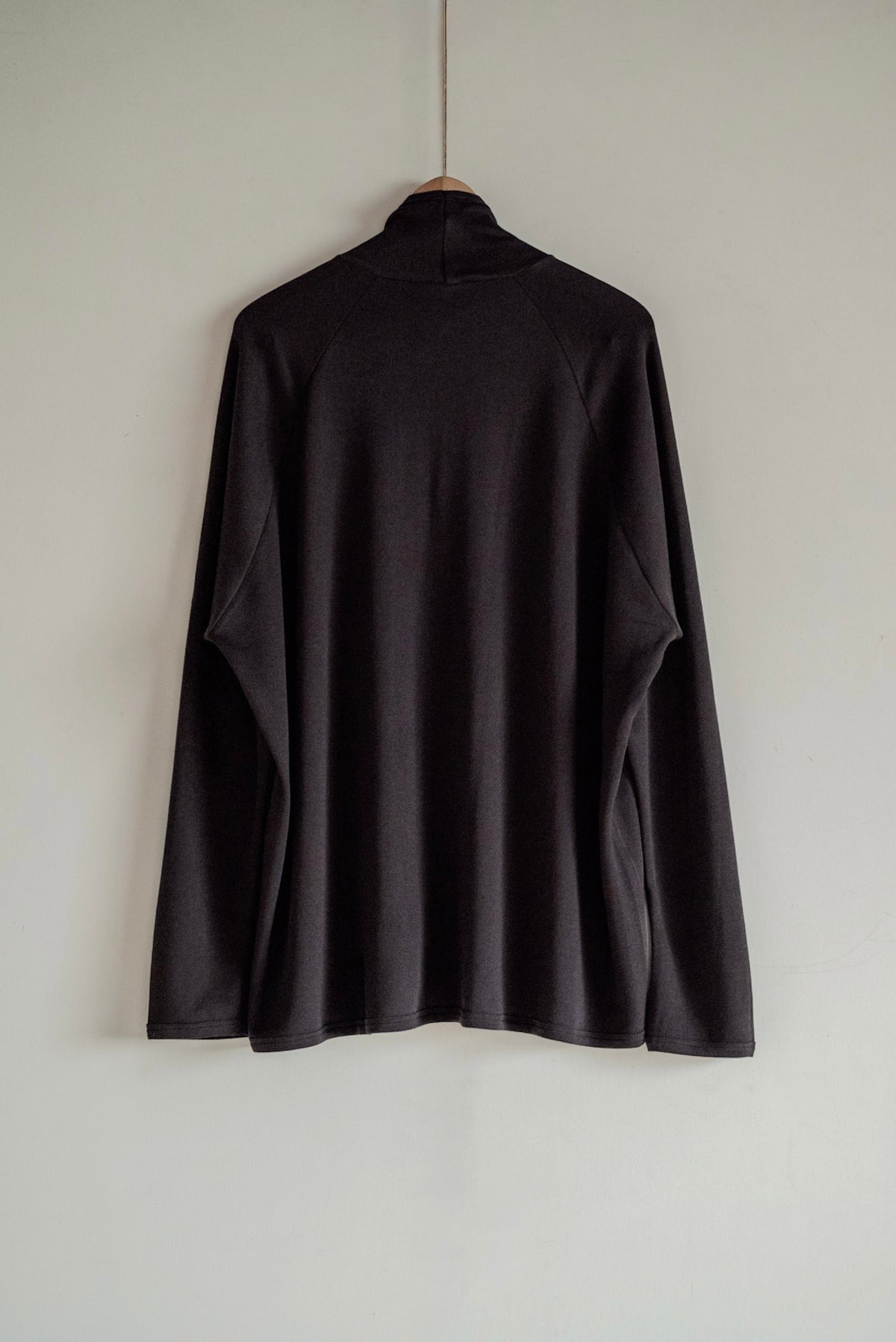 JAN-JAN VAN ESSCHE SOIL Tee #85 in cotton cashmere pancake — Ebony Black back
