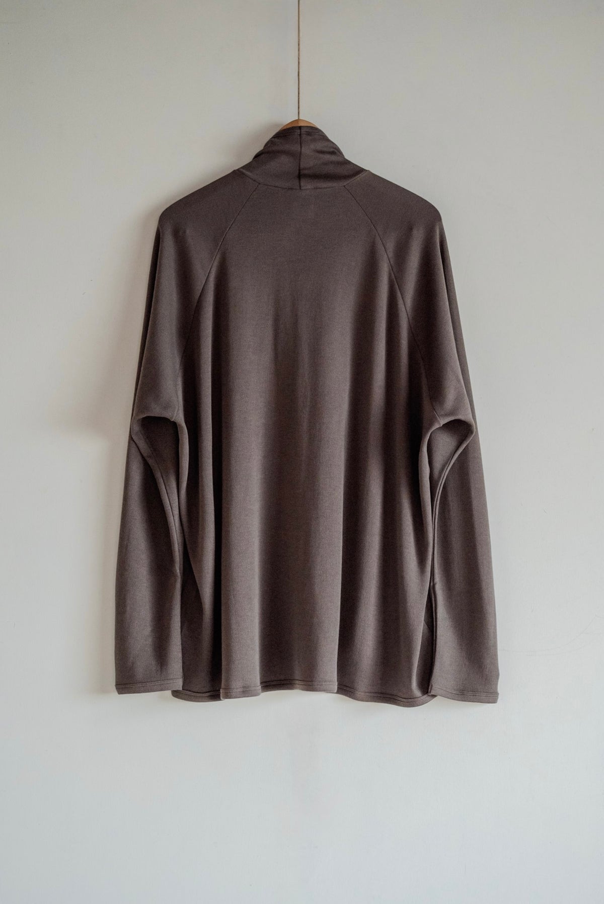 JAN-JAN VAN ESSCHE SOIL Tee #85 in cotton cashmere pancake — Elephant Grey back