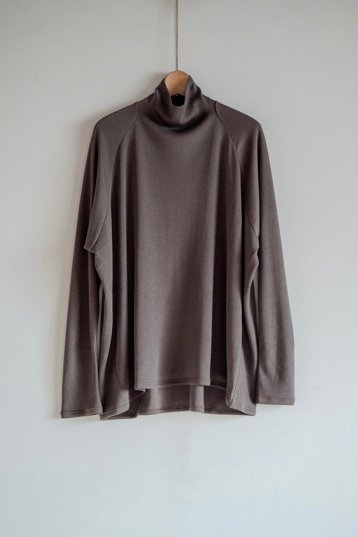JAN-JAN VAN ESSCHE SOIL Tee #85 in cotton cashmere pancake — Elephant Grey front
