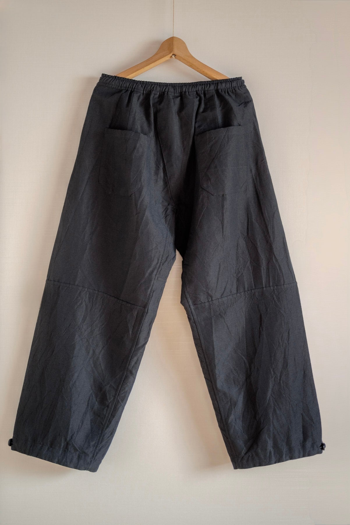 JAN-JAN VAN ESSCHE TROUSERS WITH ELASTIC WAISTBAND IN THE BACK BLACK