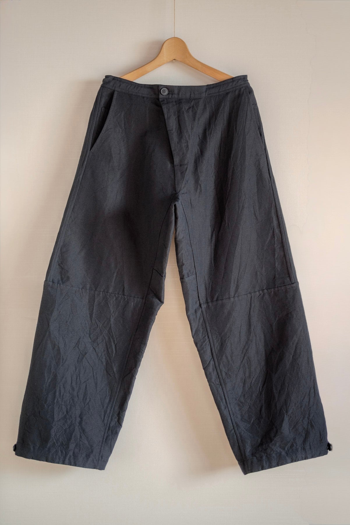 JAN-JAN VAN ESSCHE TROUSERS WITH ELASTIC WAISTBAND IN THE BACK BLACK