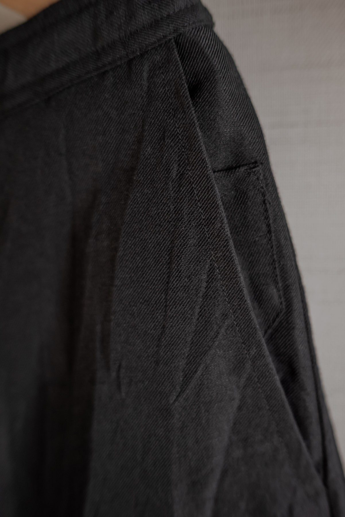 JAN-JAN VAN ESSCHE TROUSERS WITH ELASTIC WAISTBAND IN THE BACK BLACK