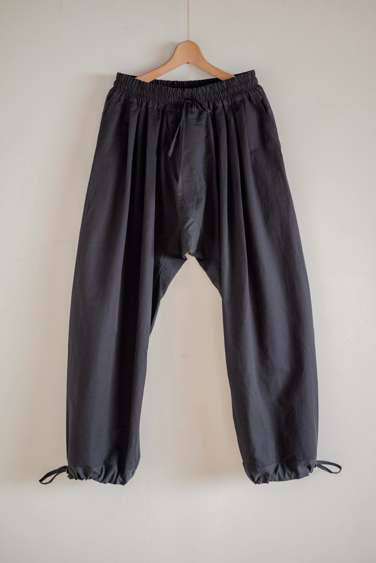 JAN-JAN VAN ESSCHE Triple Pleated Loose Trousers Black