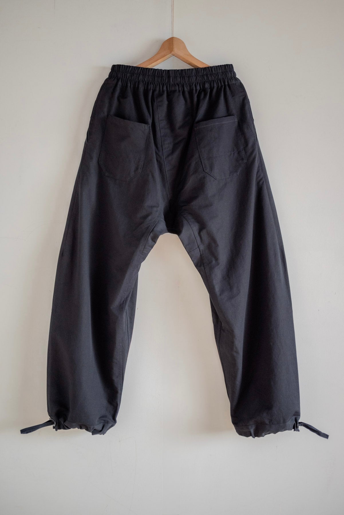 JAN-JAN VAN ESSCHE Triple Pleated Loose Trousers Black