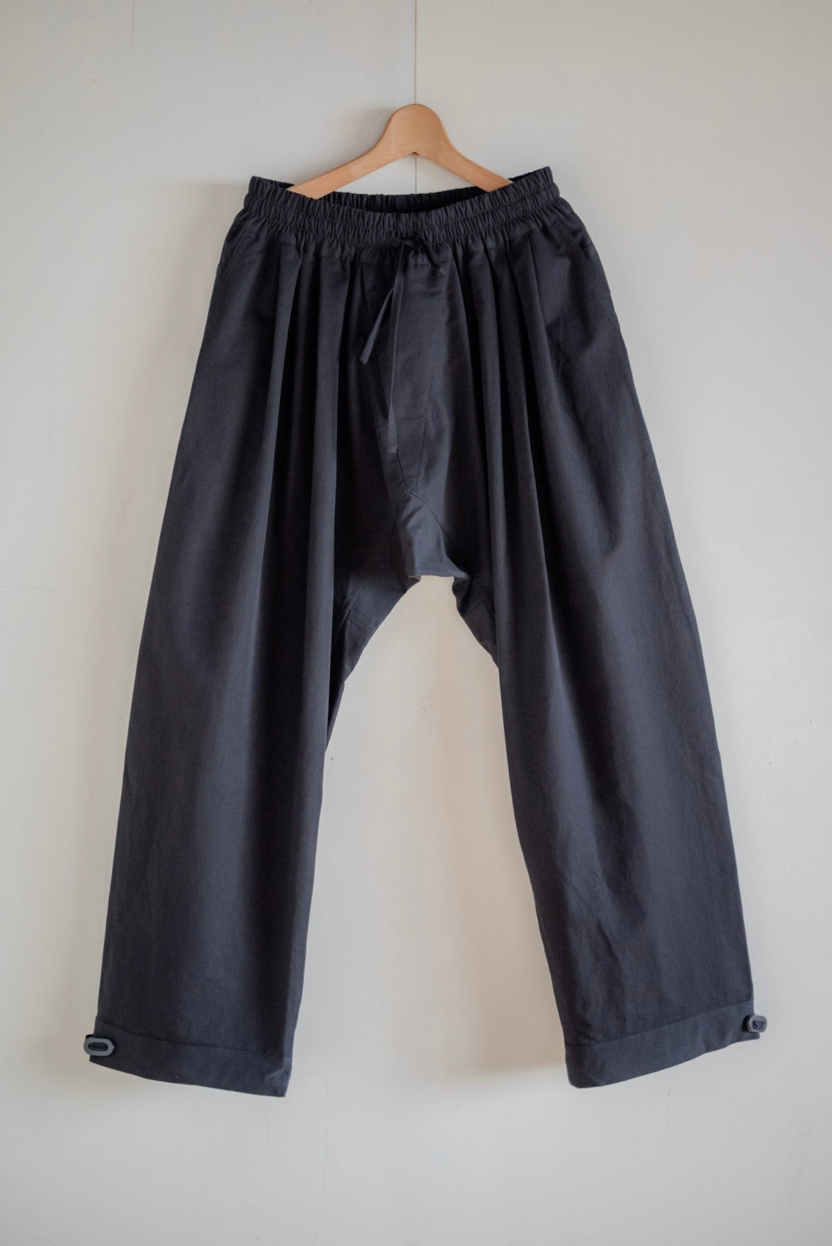 JAN-JAN VAN ESSCHE Triple Pleated Loose Trousers Black