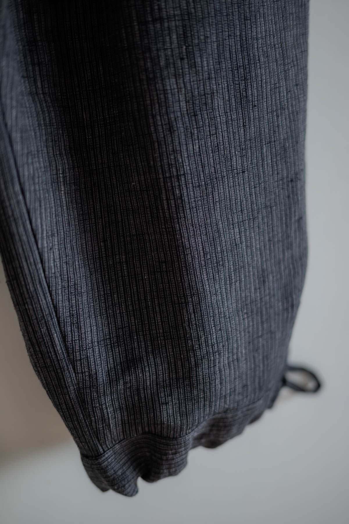 JAN-JAN VAN ESSCHE Pantalon ample à triple pliures, rayé gris foncé