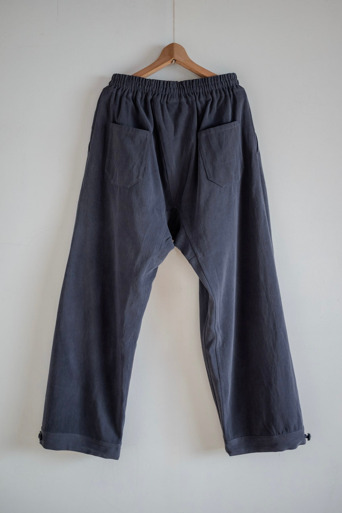 JAN-JAN VAN ESSCHE Pantalon ample à triple pli Logwood